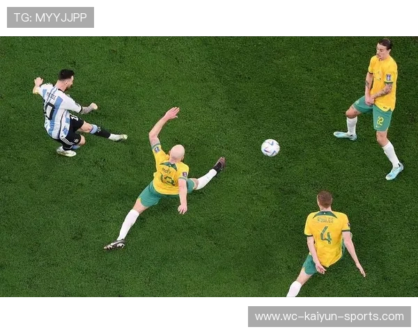 任意球短斜跑位制造混乱随后补射命中